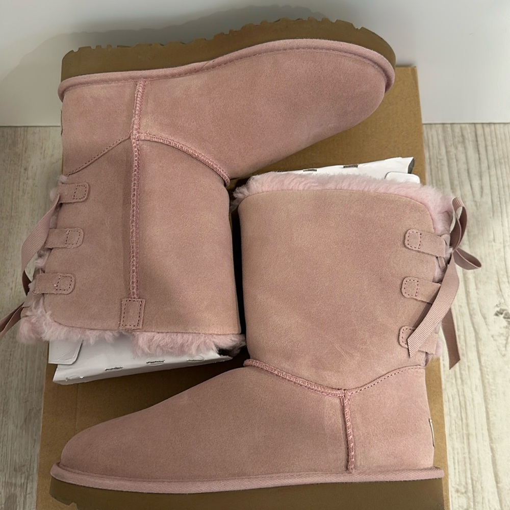 UGG Short Continuity Bow Boots In Pink Crystal